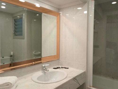 Habitación Cuádruple con balcón del hotel 153. Foto 6