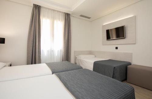 Habitación Triple del hotel Porcel Ganivet. Foto 5