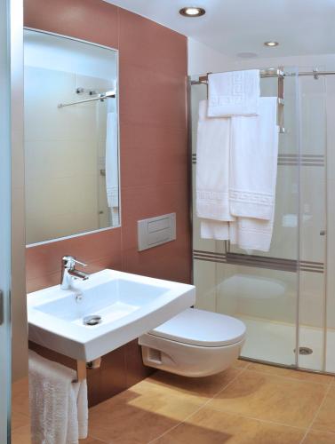Habitación cuádruple del hotel Alhambra. Foto 2