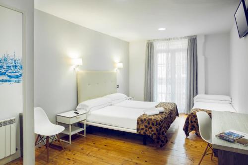 Habitación Triple del hotel Casual Bilbao Gurea. Foto 1