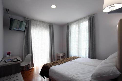 Habitación Doble Superior con Balcón del hotel Casual Bilbao Gurea. Foto 2