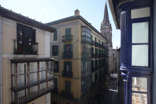 Habitación Doble Superior con Balcón del hotel Casual Bilbao Gurea. Foto 3
