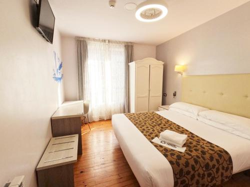 Habitación Doble Superior con Balcón del hotel Casual Bilbao Gurea. Foto 8
