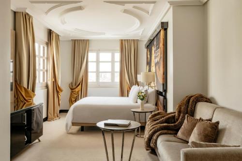 Suite Junior Red Level con terraza del hotel Gran Melia Palacio de los Duques