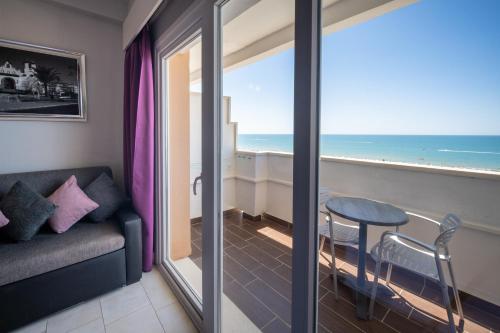 Habitación Doble Superior con vistas al mar - 2 camas del hotel Pato Amarillo. Foto 6