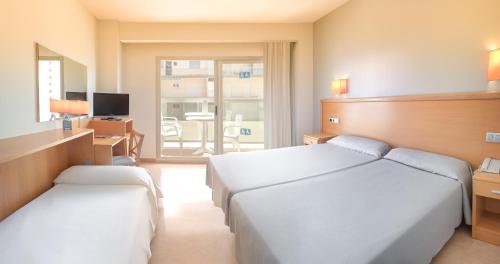 Habitación Doble con cama supletoria, vistas al mar y terraza del hotel Rh Gijón