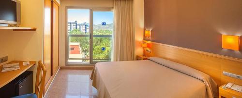 Habitación doble con balcón del hotel Rh Gijón. Foto 3