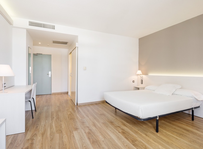 Habitación doble Accesible del hotel Ilunion Valencia 3