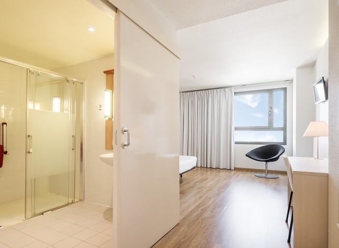 Habitación doble Accesible del hotel Ilunion Valencia 3. Foto 2