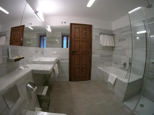 Habitación Doble Estándar del hotel Parador De Santiago De Compostela. Foto 4