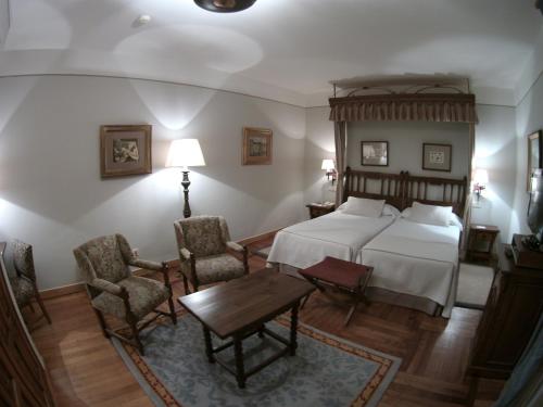 Habitación Doble Estándar del hotel Parador De Santiago De Compostela. Foto 5