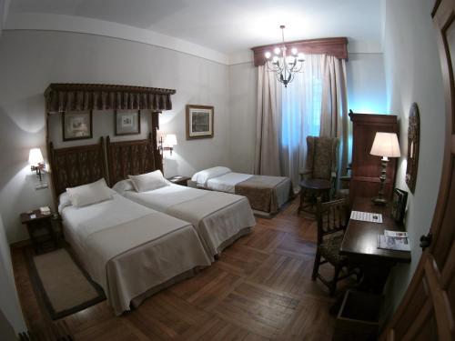 Habitación doble Normal del hotel Parador De Santiago De Compostela. Foto 3