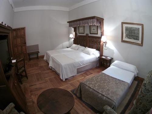 Habitación doble Normal del hotel Parador De Santiago De Compostela. Foto 4