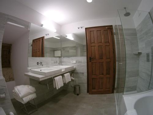 Habitación Doble Superior del hotel Parador De Santiago De Compostela. Foto 1