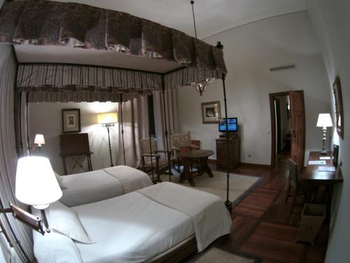 Habitación Doble Superior del hotel Parador De Santiago De Compostela. Foto 3