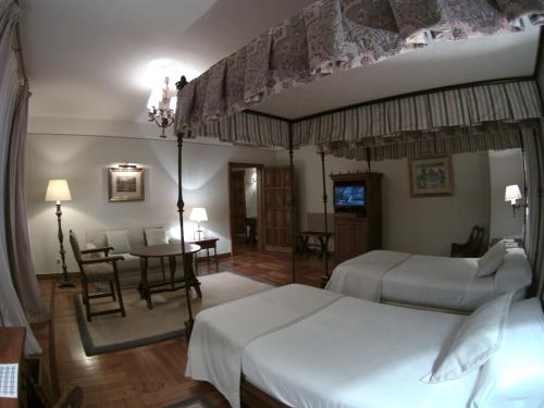 Habitación Doble Superior del hotel Parador De Santiago De Compostela. Foto 7