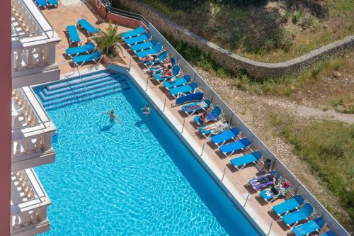 Habitación Doble con vistas a la piscina del hotel Ona Luna Park. Foto 4