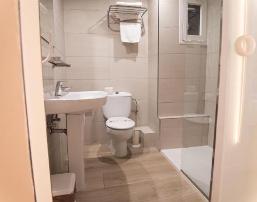 Habitación Doble Económica del hotel Ona Luna Park. Foto 4