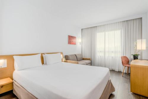 2 Habitaciones Dobles comunicadas del hotel Exe Madrid Norte. Foto 3