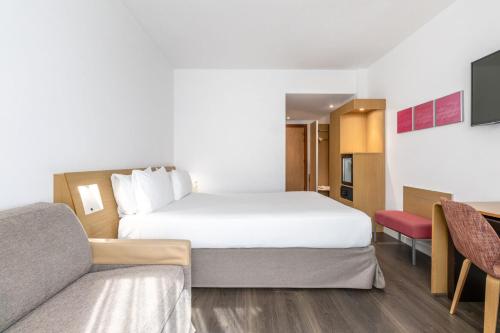 2 Habitaciones Dobles comunicadas del hotel Exe Madrid Norte. Foto 6