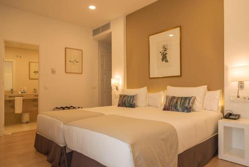 Habitación Confort con vistas - 1 o 2 camas del hotel Alcazar. Foto 10