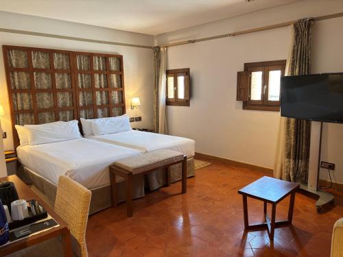 Habitación Doble Estándar del hotel Parador De Toledo. Foto 6