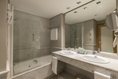 Habitación Doble Superior del hotel Parador De Toledo. Foto 2