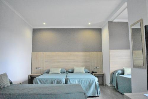 Habitación con 1 cama doble o 2 individuales con 2 camas adicionales del hotel Ramblas Barcelona