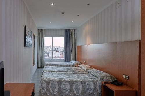 Habitación Doble con cama supletoria del hotel Ramblas Barcelona. Foto 1