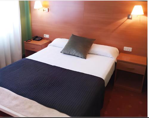 Habitación Individual del hotel SAN MILLAN HOTEL. Foto 3