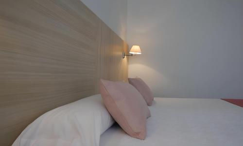 Habitación Triple del hotel SAN MILLAN HOTEL. Foto 1