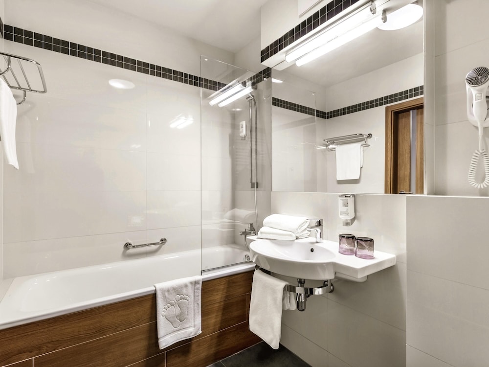 Habitación estándar con 2 camas individuales del hotel Mercure Wiazowna Brant. Foto 1