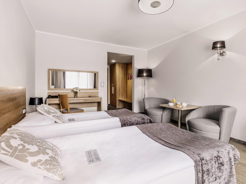 Habitación estándar con 2 camas individuales del hotel Mercure Wiazowna Brant. Foto 2