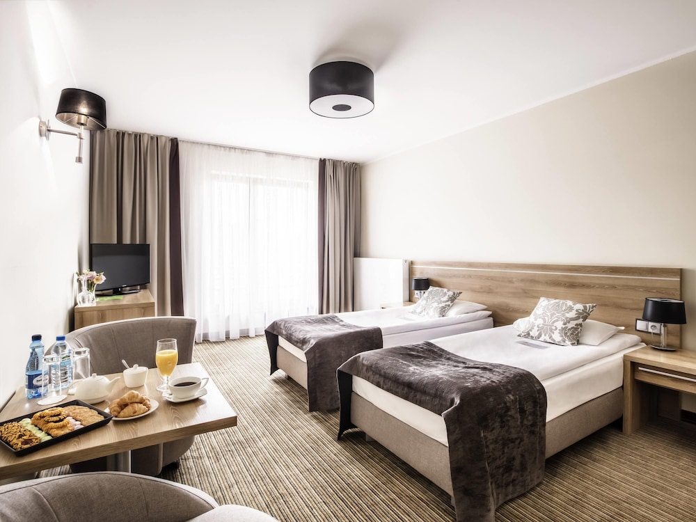 Habitación estándar con 2 camas individuales del hotel Mercure Wiazowna Brant. Foto 3