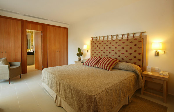 Suite del hotel Ikos Porto Petro. Foto 2