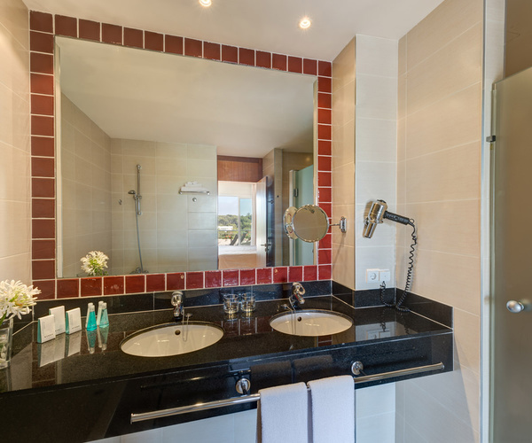 Habitación doble del hotel Ikos Porto Petro. Foto 1