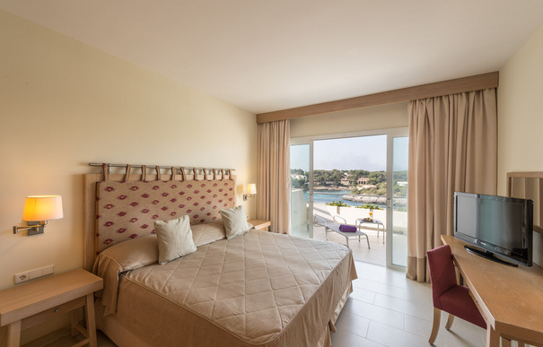 Habitación familiar del hotel Ikos Porto Petro