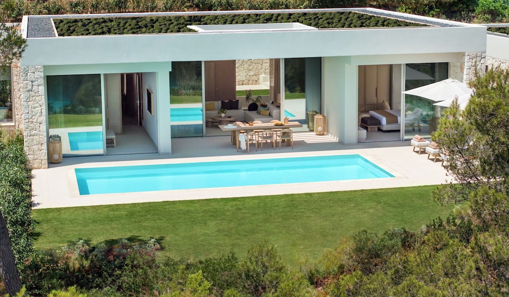 Habitación Deluxe, 3 habitaciones, piscina privada (Residence | Front Coastal View) del hotel Ikos Porto Petro. Foto 1