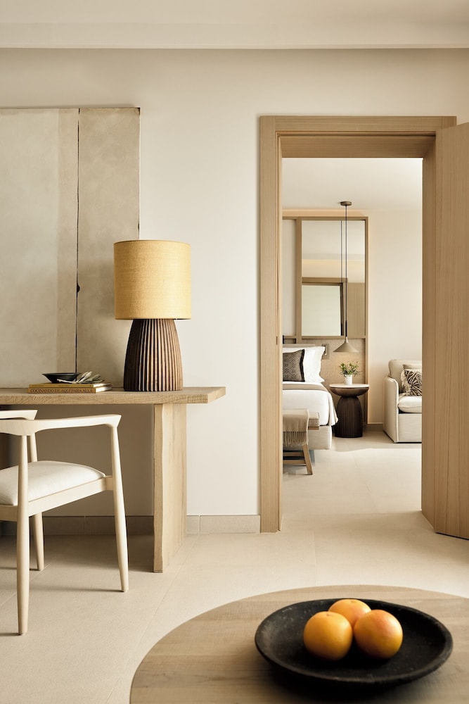 Habitación familiar, vistas al jardín del hotel Ikos Porto Petro. Foto 3