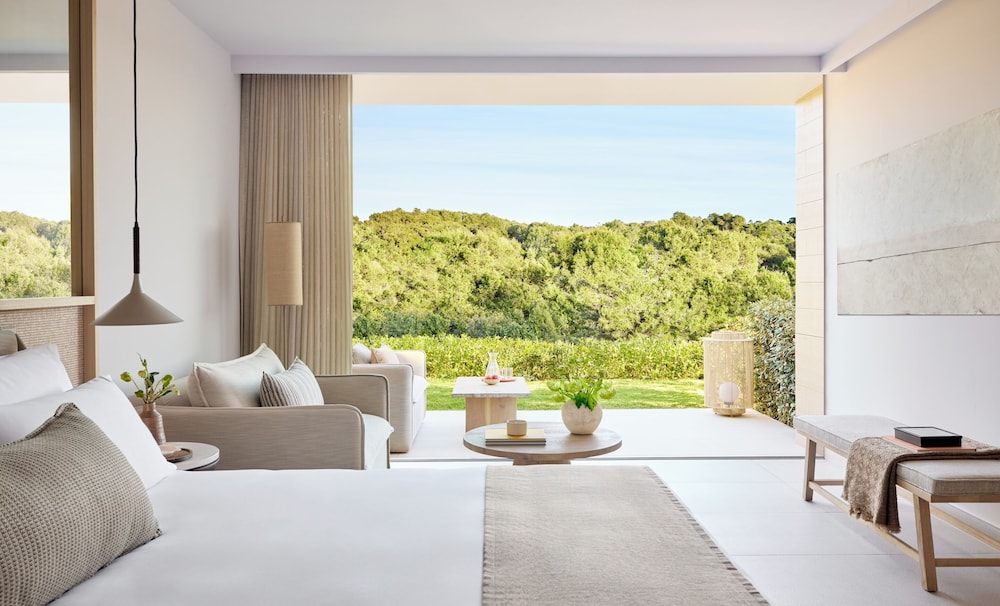 Habitación familiar, vistas al jardín (Private Garden) del hotel Ikos Porto Petro. Foto 6