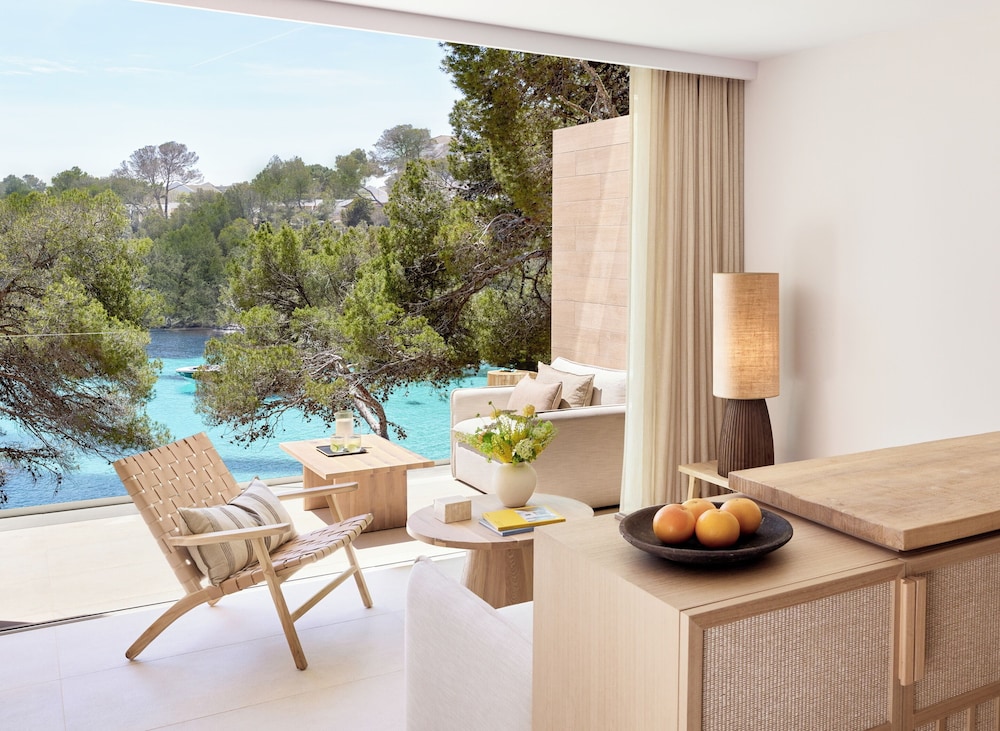 Suite junior, vistas al mar (Deluxe) del hotel Ikos Porto Petro. Foto 1
