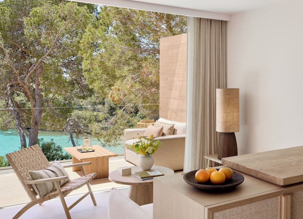 Suite junior, vistas al mar (Deluxe) del hotel Ikos Porto Petro. Foto 5