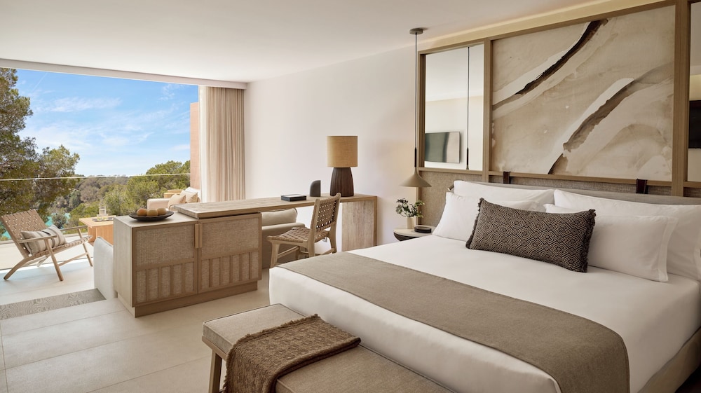 Suite junior, vistas parciales al mar (Deluxe) del hotel Ikos Porto Petro. Foto 1