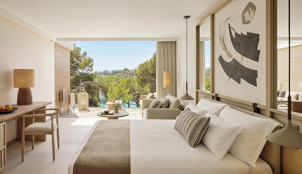 Habitación doble superior, vistas parciales al mar del hotel Ikos Porto Petro