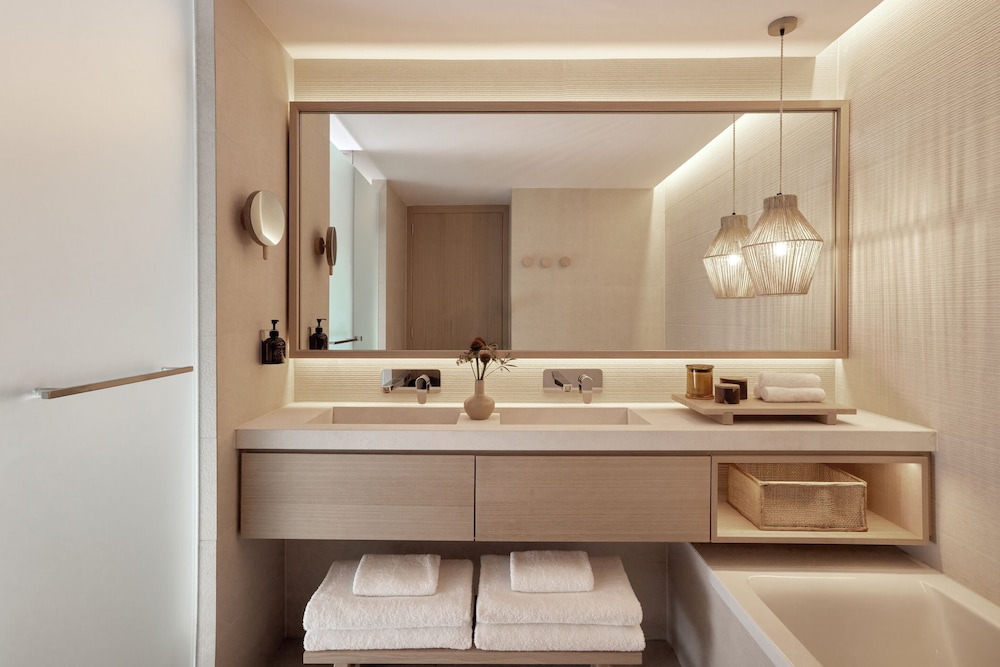 Suite Deluxe, 1 habitación, vistas al jardín del hotel Ikos Porto Petro. Foto 7