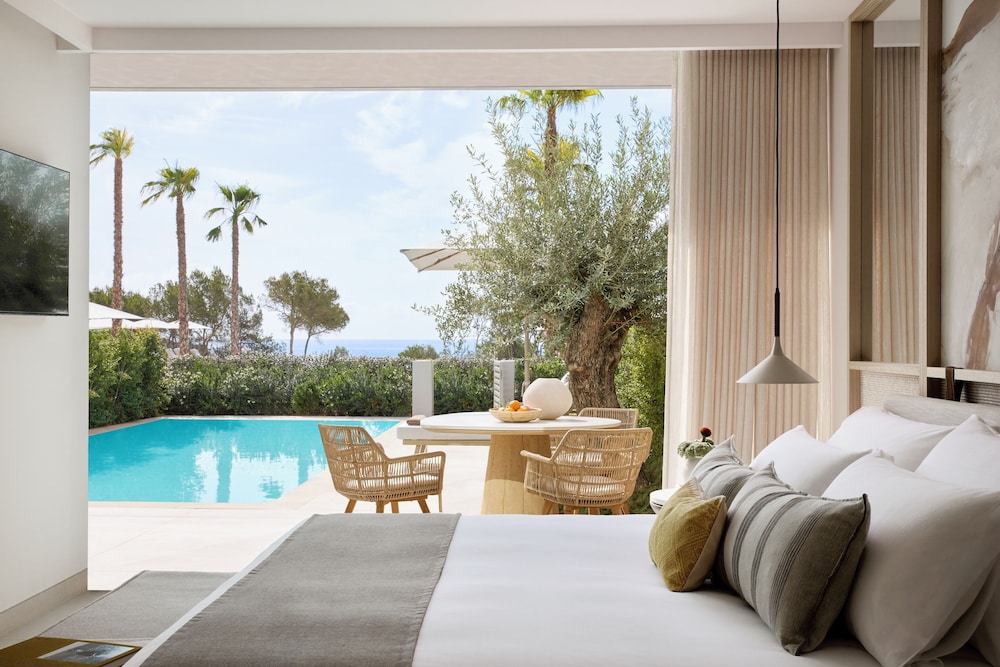 Suite Deluxe, 1 habitación, piscina privada, vistas al jardín del hotel Ikos Porto Petro. Foto 1
