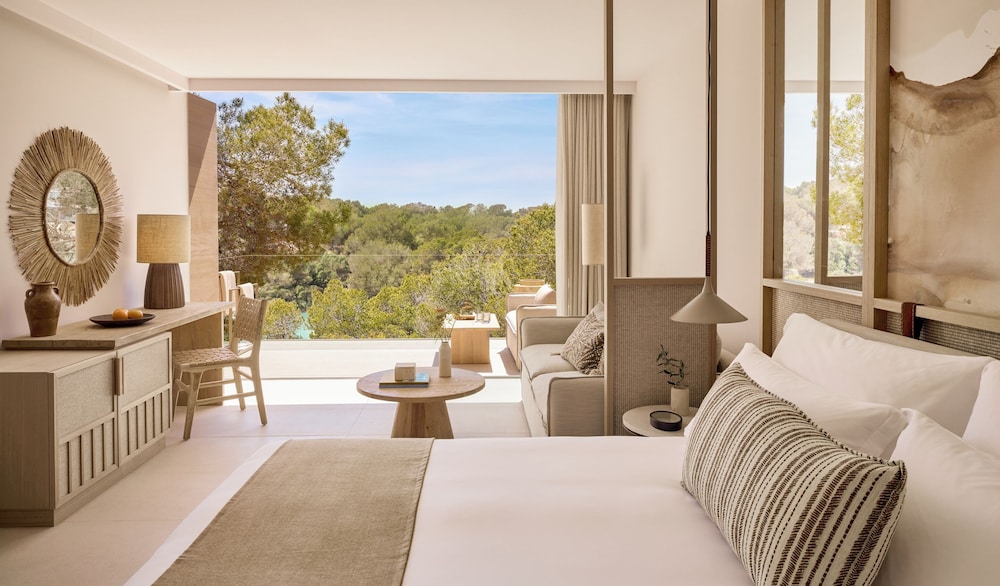Suite junior, vistas al jardín del hotel Ikos Porto Petro