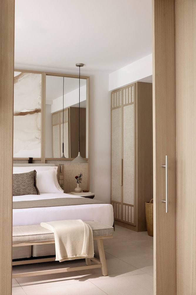 Suite, 1 habitación, vistas a la piscina del hotel Ikos Porto Petro. Foto 5