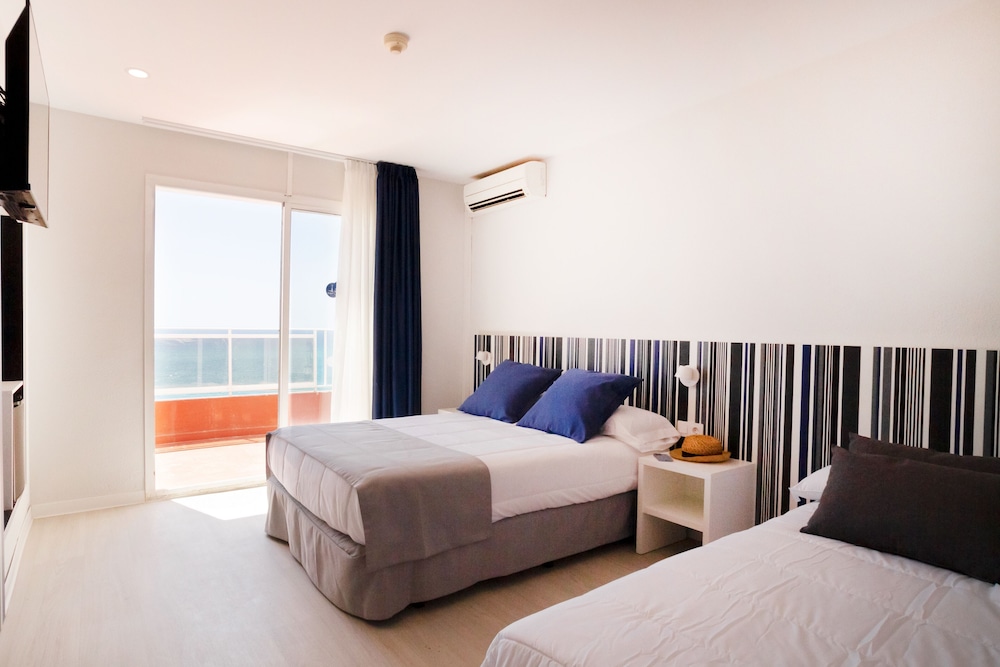 Habitación triple estándar, vistas al mar (2+1) del hotel Ibersol Sorra d'Or