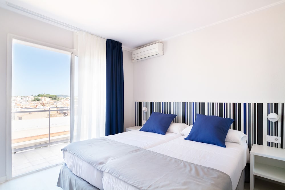 Habitación triple estándar del hotel Ibersol Sorra d'Or. Foto 3